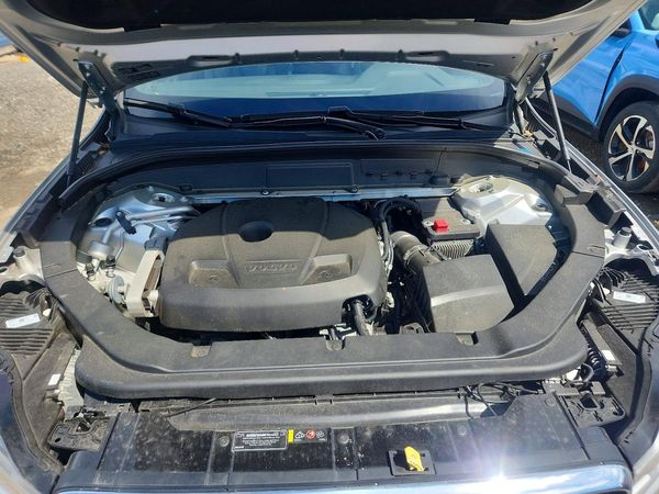 2018 VOLVO XC60 Momentum