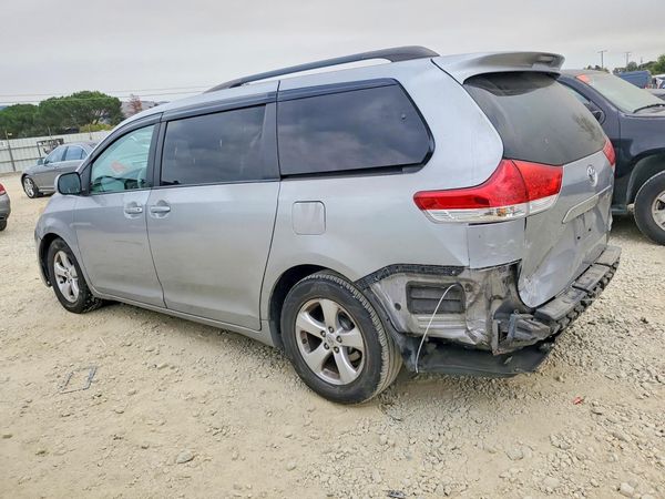 2012 TOYOTA SIENNA