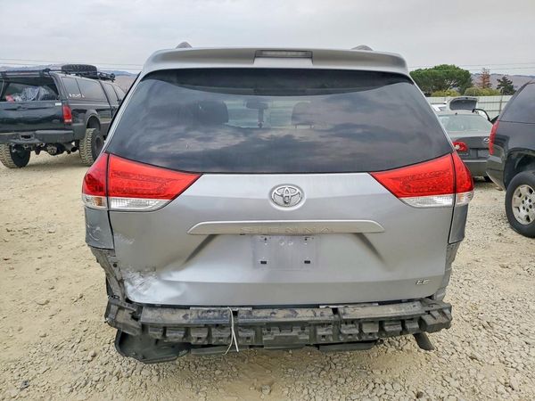 2012 TOYOTA SIENNA
