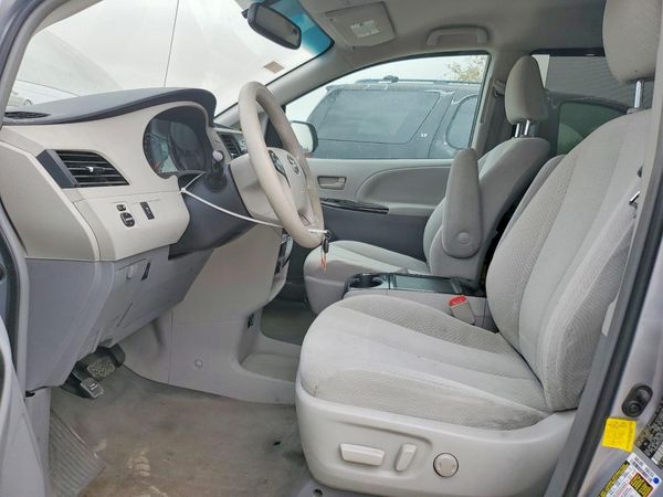 2012 TOYOTA SIENNA