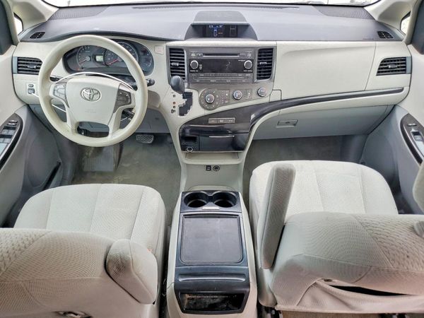 2012 TOYOTA SIENNA