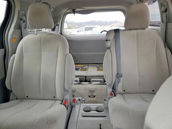 2012 TOYOTA SIENNA