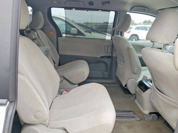2012 TOYOTA SIENNA