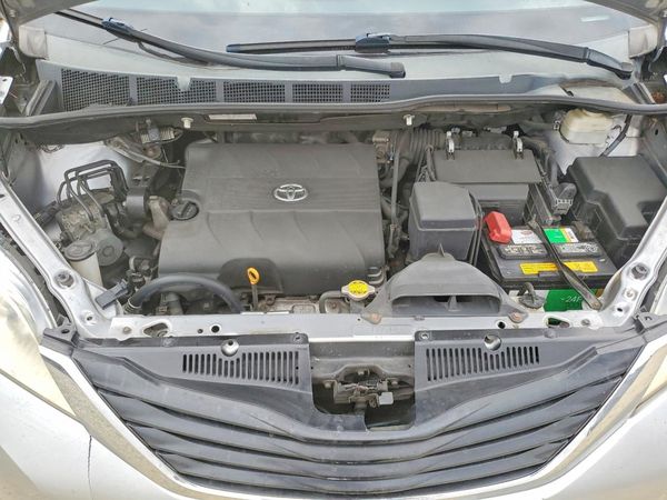 2012 TOYOTA SIENNA