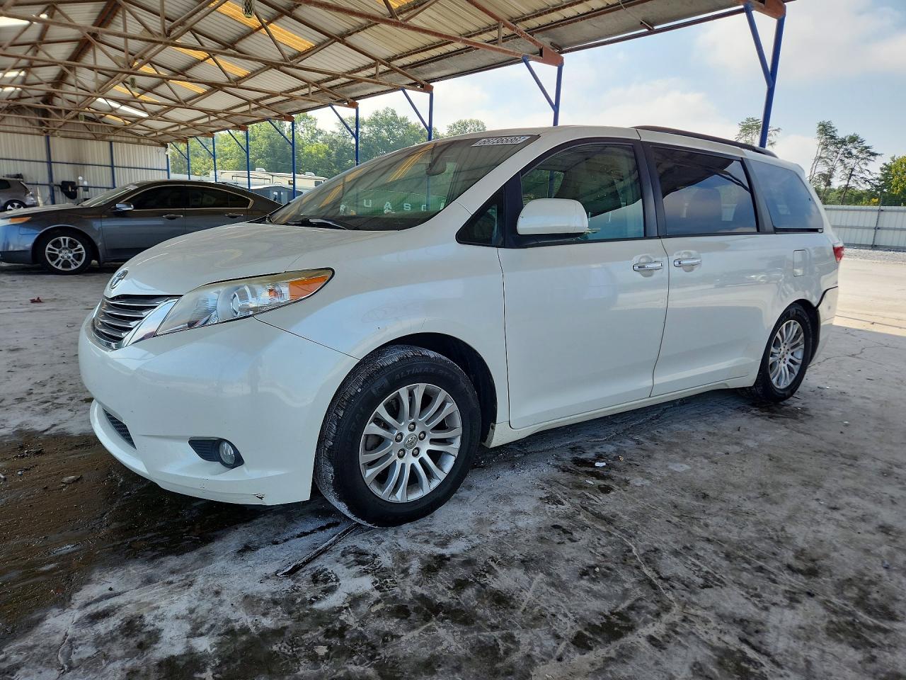 2015 TOYOTA SIENNA