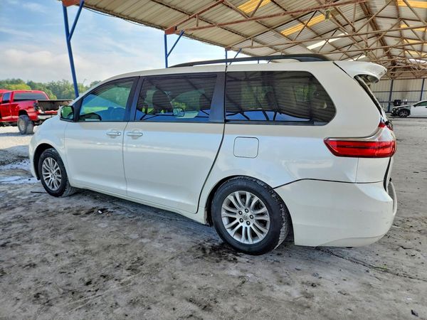2015 TOYOTA SIENNA