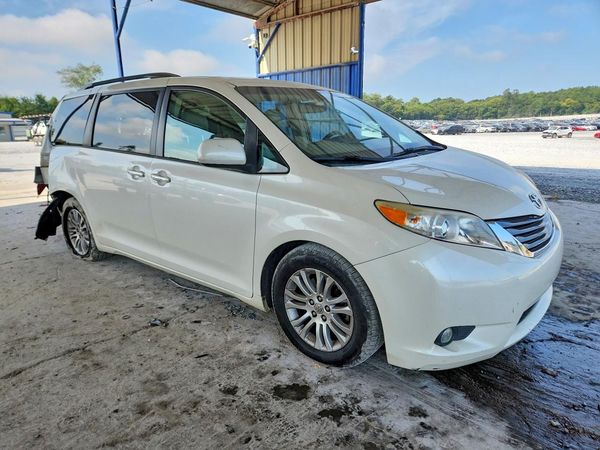 2015 TOYOTA SIENNA