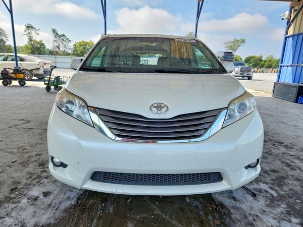 2015 TOYOTA SIENNA
