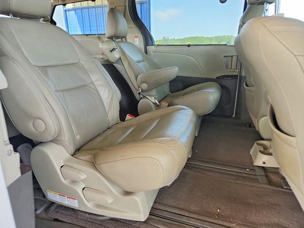 2015 TOYOTA SIENNA