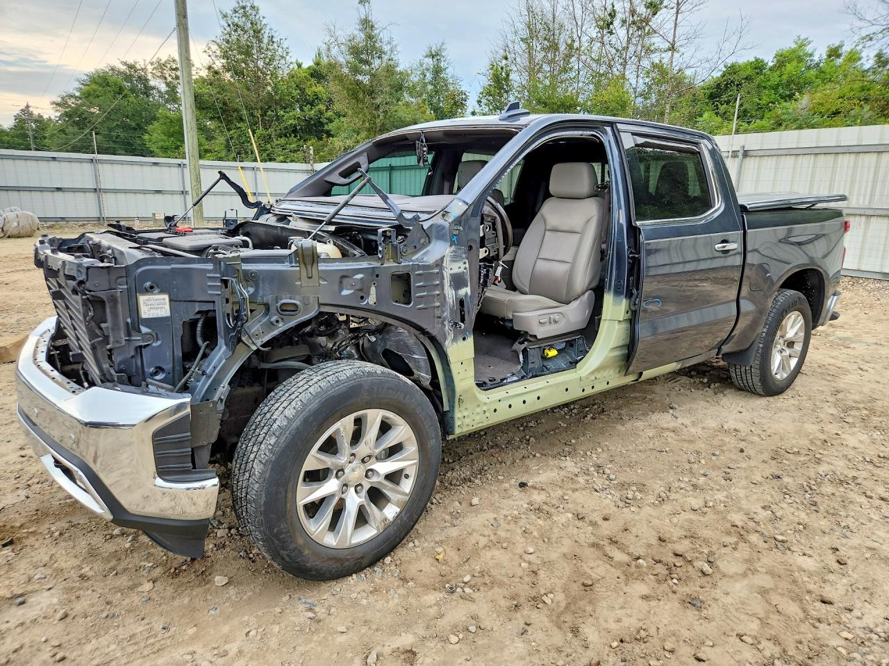 2022 CHEVROLET SILVERADO LTZ — Front 3/4