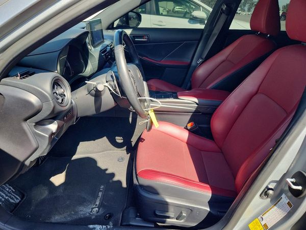 2025 LEXUS IS 300