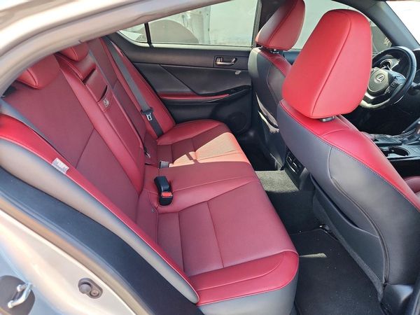 2025 LEXUS IS 300