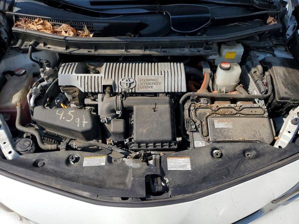 2016 TOYOTA PRIUS