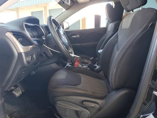 2016 JEEP CHEROKEE Sport — DENT