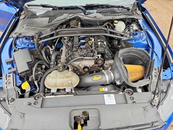 2017 FORD MUSTANG — Engine bay
