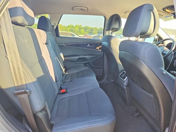 2016 KIA SORENTO L / LX
