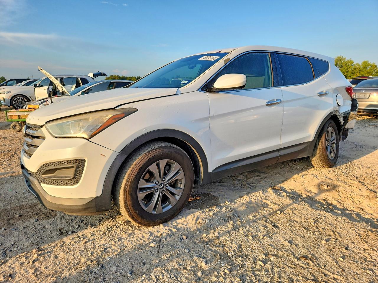 2014 HYUNDAI SANTA FE GL — Front 3/4