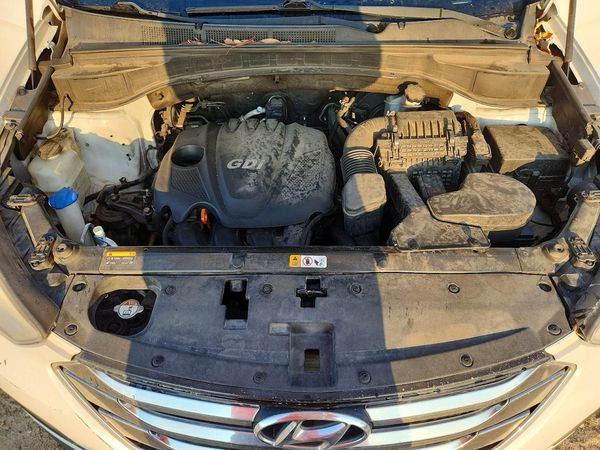 2014 HYUNDAI SANTA FE GL — Engine bay