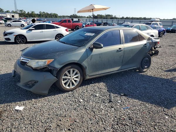 2014 TOYOTA CAMRY
