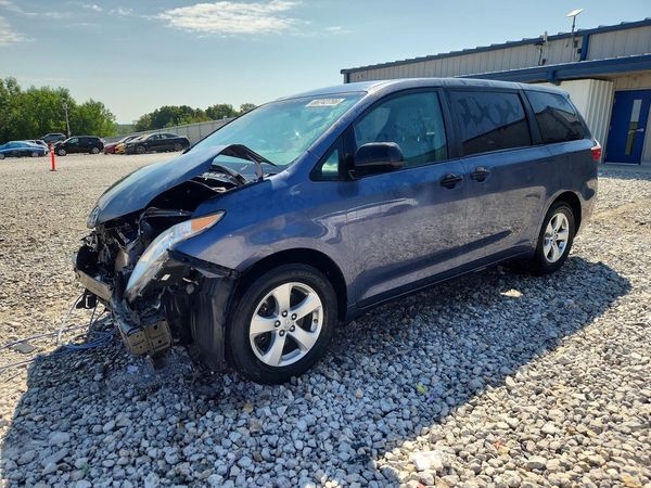 2017 TOYOTA SIENNA