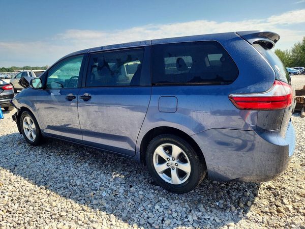 2017 TOYOTA SIENNA L