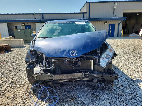 2017 TOYOTA SIENNA L