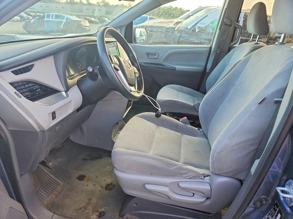 2017 TOYOTA SIENNA L
