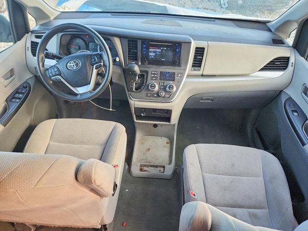 2017 TOYOTA SIENNA L