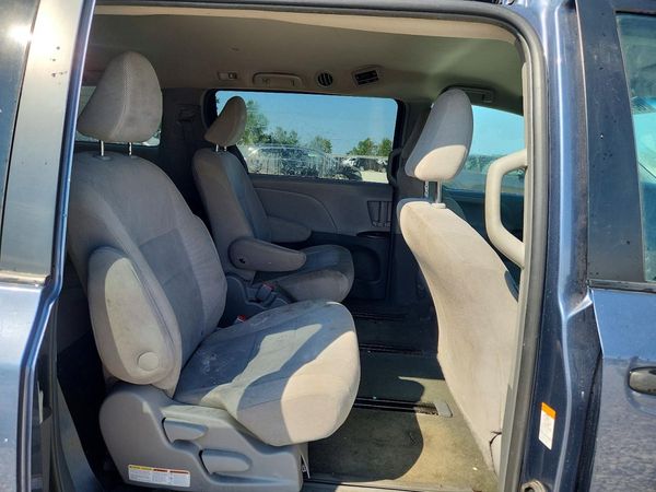 2017 TOYOTA SIENNA L