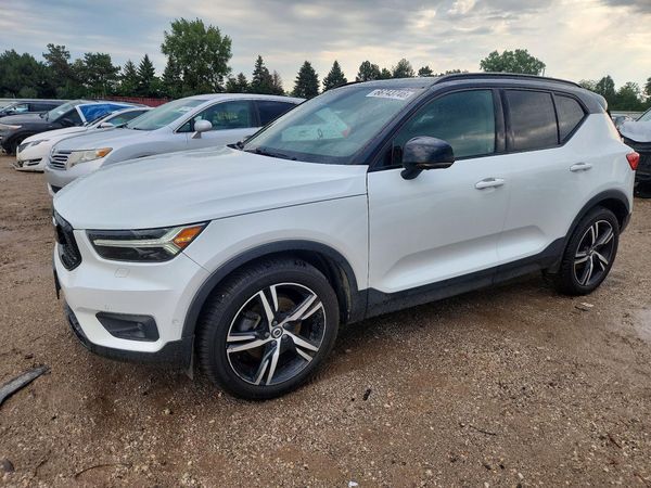 2019 VOLVO XC40