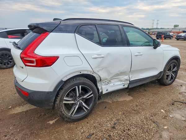 2019 VOLVO XC40