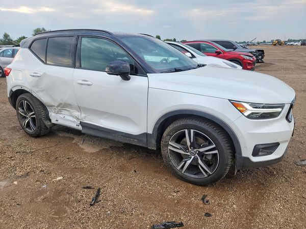 2019 VOLVO XC40