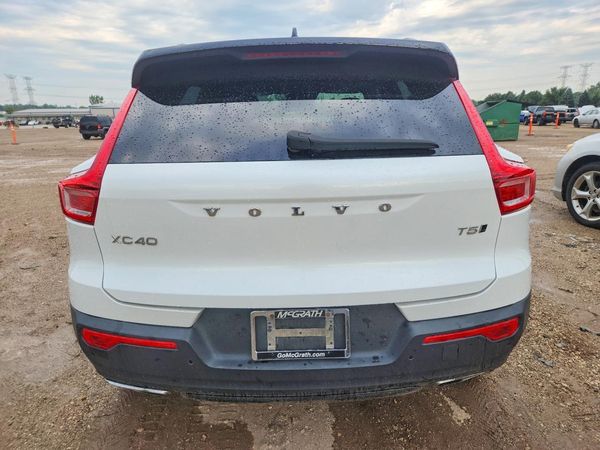 2019 VOLVO XC40