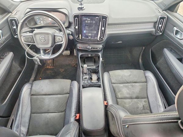2019 VOLVO XC40