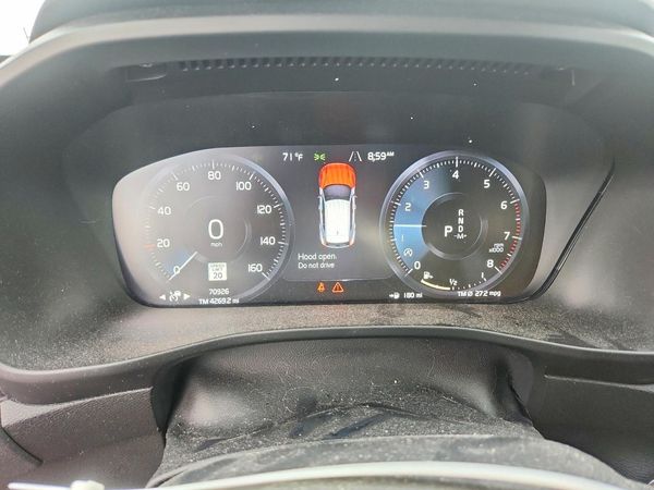 2019 VOLVO XC40