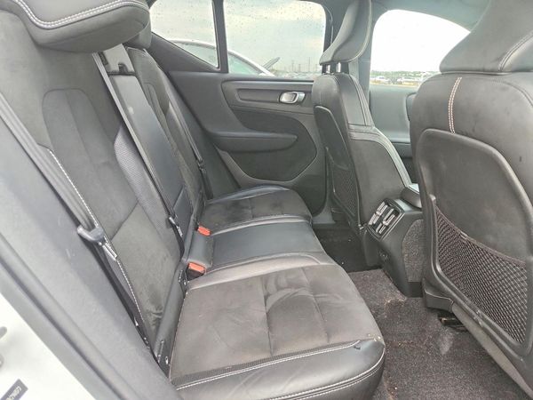 2019 VOLVO XC40