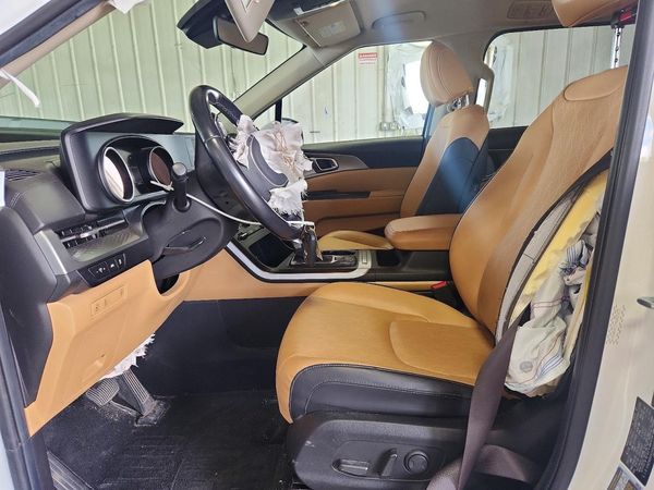 2022 KIA CARNIVAL LX, LX Seat Package