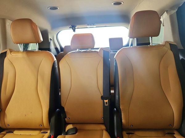2022 KIA CARNIVAL LX, LX Seat Package