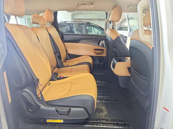 2022 KIA CARNIVAL LX, LX Seat Package