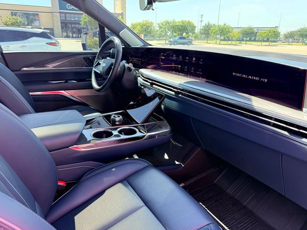 2025 CADILLAC ESCALADE IQ Sport-2