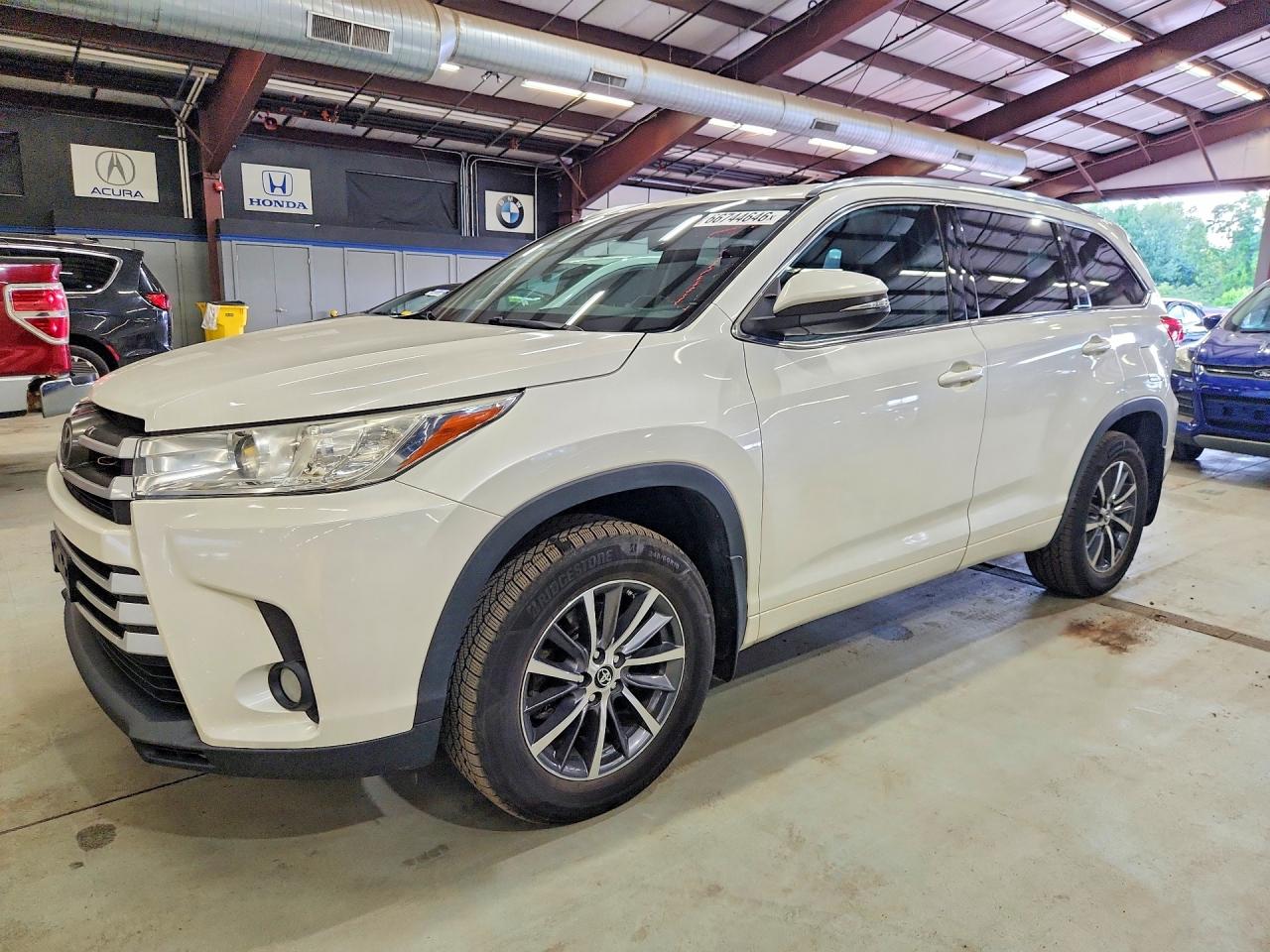 2017 TOYOTA HIGHLANDER SE/XLE — Front 3/4