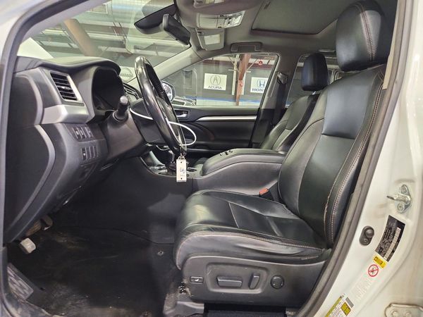 2017 TOYOTA HIGHLANDER SE/XLE — DENT