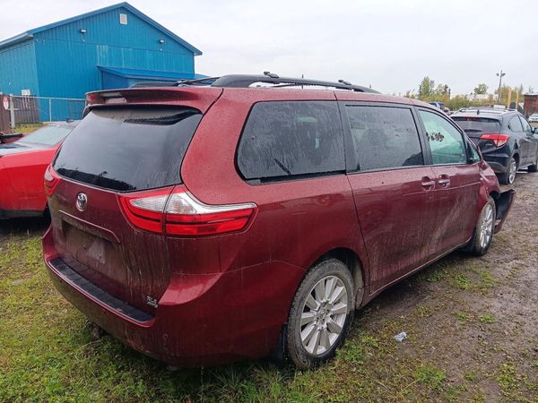 2017 TOYOTA SIENNA
