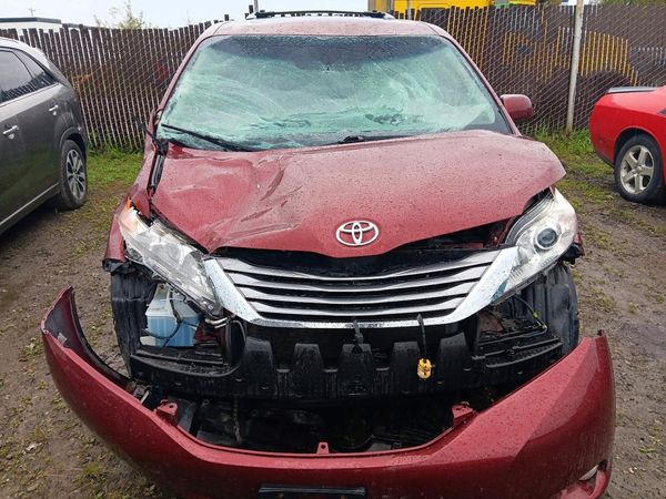 2017 TOYOTA SIENNA