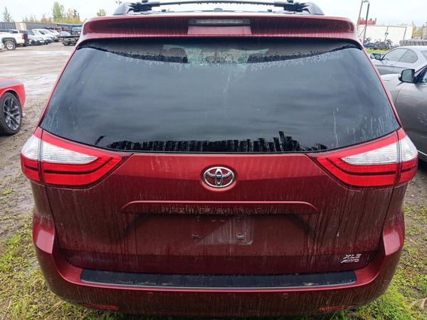 2017 TOYOTA SIENNA