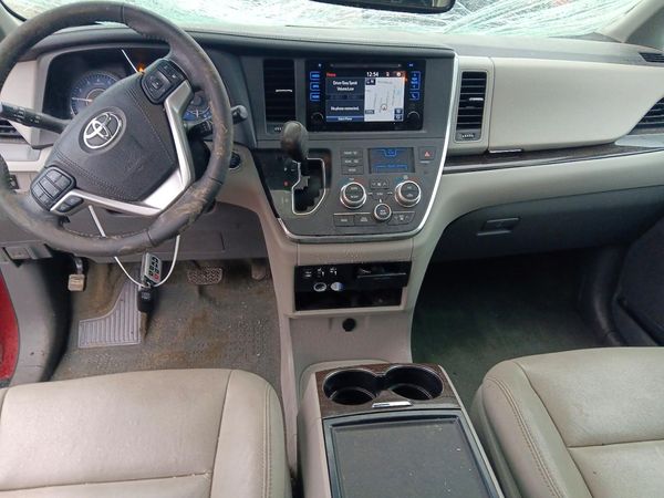 2017 TOYOTA SIENNA