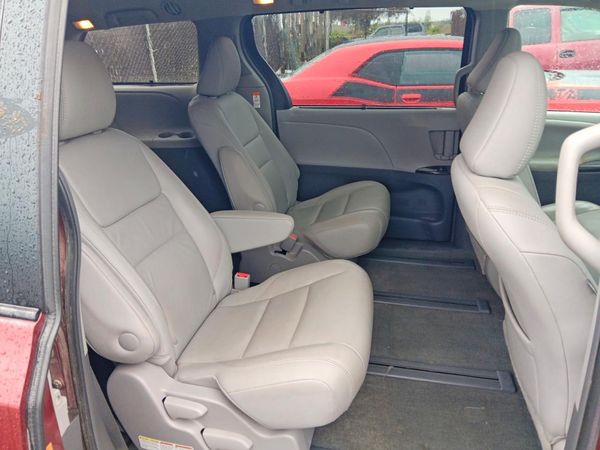 2017 TOYOTA SIENNA