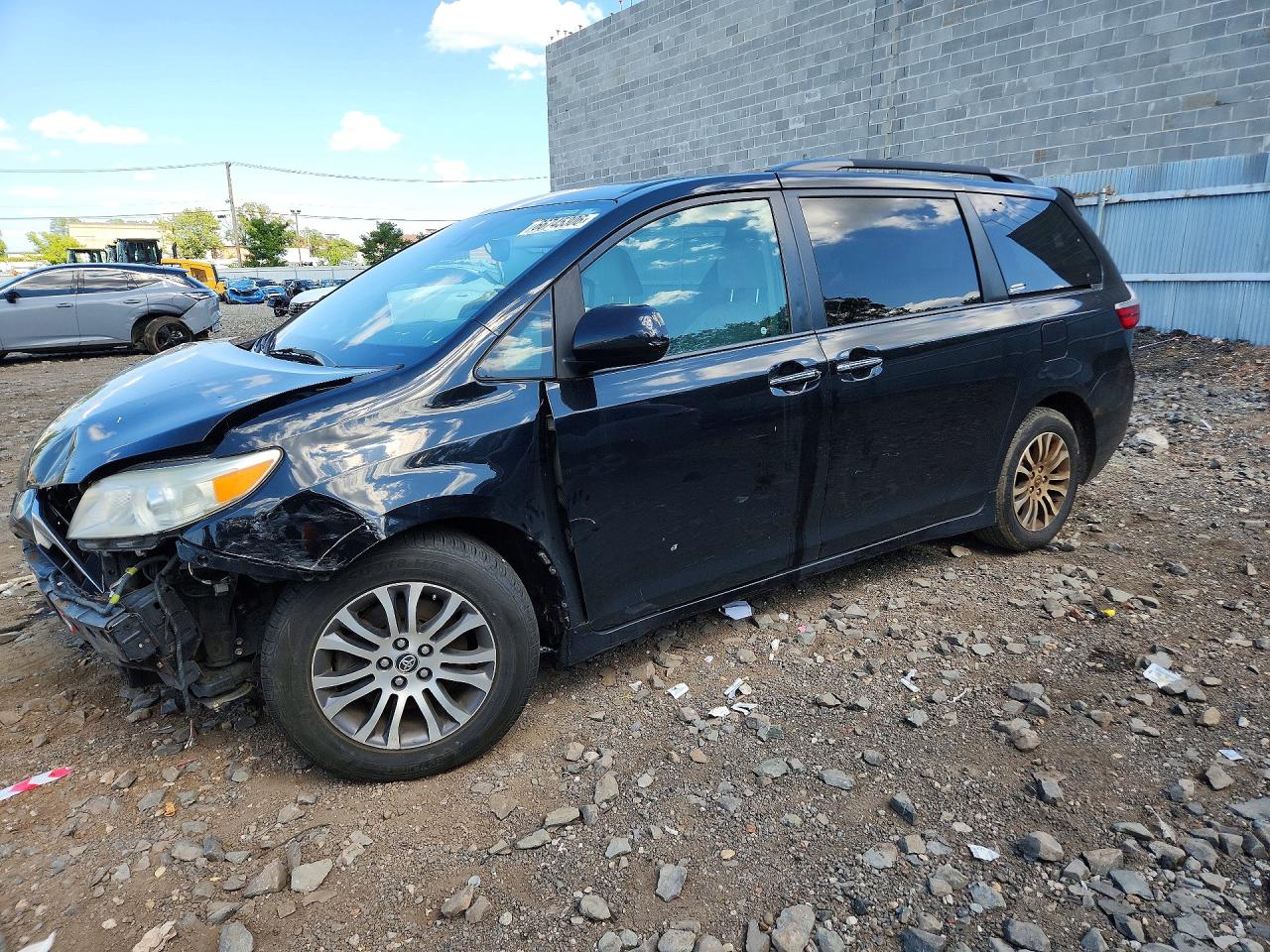 2018 TOYOTA SIENNA