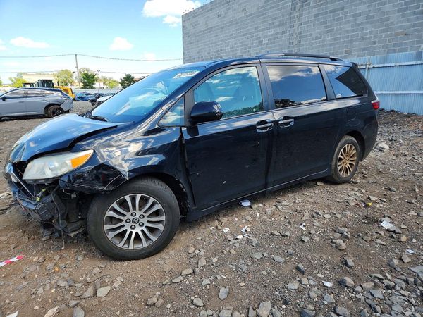 2018 TOYOTA SIENNA
