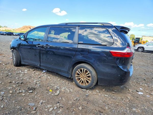 2018 TOYOTA SIENNA